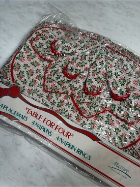Mattegro 'Table for Four' Holiday Placemats & Napkin Rings Set - Red & Green